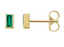 Load image into Gallery viewer, Natural Emerald Bezel-Set Earring