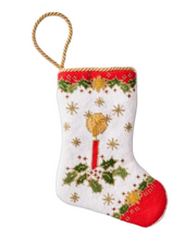 Load image into Gallery viewer, Dogwood Hill®- Alpine Christmas Candle